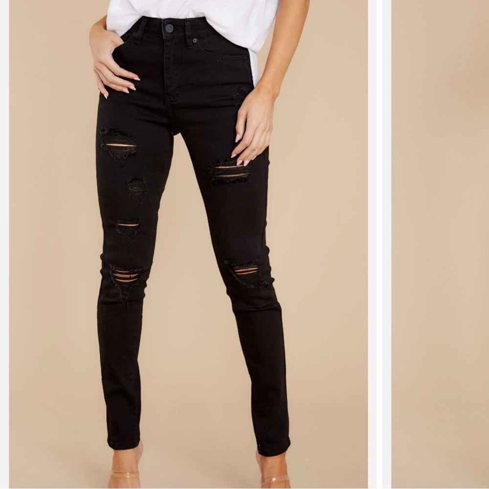 Wildfox Couture Mid Rise Skinny Jean in Distressed black Sand